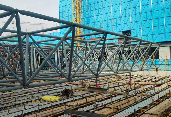 德令哈高铁东总部基地2号楼网架