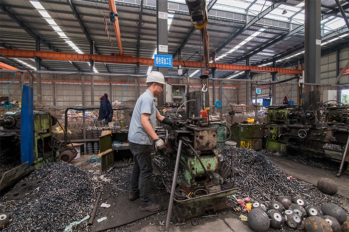 德令哈网架配件-螺栓球加工车间